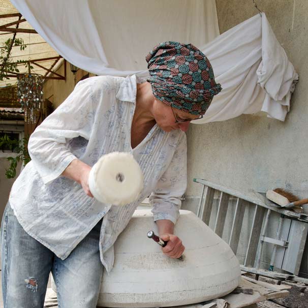 Parcours : projet de taille de pierre en cours à l'atelier de Rabastens, proche de Toulouse. C'est ici que Marlie anime des stages de sculpture et taille de pierre pour adultes et enfants à partir de 11 ans. stèle; stèles; objet commémoratif; objets commémoratives; cimetière; cimetières; réglementation cimetière; lettrage; lettrages; traditionnel; traditionnelle; traditionnels; traditionnelles; chrétien; chrétienne; bouddhiste; catholique; musulman; musulmane; juif: juive: toute réligion; hand-made; unique; à l'écoute; sensibilité; projet; commémoration; commémoratif; commémorative; commémoratifs; culturel, culturelle, cultivé, cultivés, artistique; recherché; dialogue; unique; expression; signification; commémoratives; équilibre; pierre tombale; pierre tombales; croix; stèle; plaque commémoratif; plaques commémoratives; artiste; artisan; artisanal; artisanale; personnalisé; customised; customized; créatif; créative; collaboratif; collaborative; façonné à la main; façonnés à la main; image; images; en relief; lettrage poésie: bénitier; vasque; objets funéraires; objet funeraire; oeuvre commémoratif; oeuvres commémoratifs; proche; immortaliser; immortalisé: immortalisée; immortalisées; immortel; immortelle; immortels; immotelles; participatif; culturel; pompes funèbres; église; funérailles; consultatif; photos; solution; humain; contact; famille; décès; sculpture; marbre; grès; calcaire; brique; devis; souvenir; être cher; insolite; départ; ange; anges; religieux; religieuse; croyance; vie; mort; sur commande; individuel; indivduelle; individualisé; individualisée; individualisés; individualisées; rabastens; toulouse; albi; tarn; haute-garonne; france; saint-sulpice; lisle-sur-tarn; rodez; montauban; tarn-sur-garonne; art funéraire; arts funéraires; fontaine; fontaines